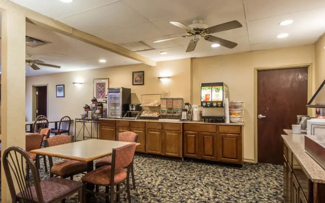 Comfort Suites East / I-44