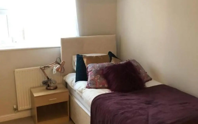 2 Bed-sleeps 3-parking-town Centre