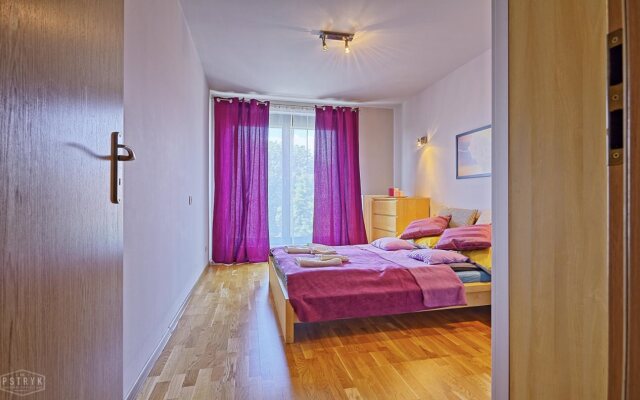 Kornelia Apartments
