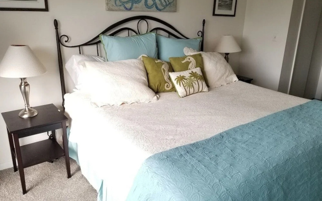 Quail Hollow A7-4U Condo