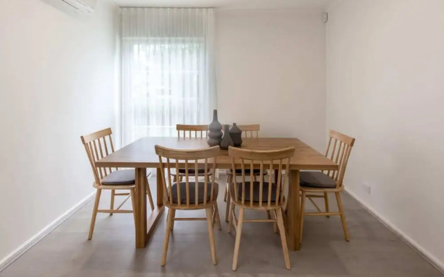 Elegant 2-bedroom House in Prahran w/ Parking!