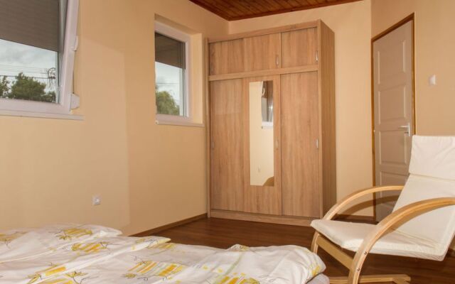 Balaton H453 27232