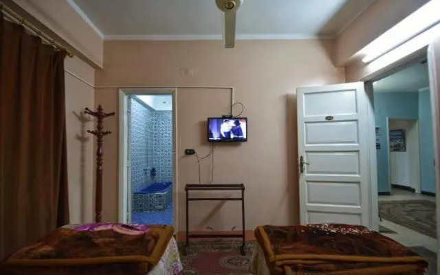 Fontana Luxor Hostel