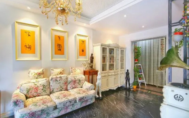 Dengfeng Baroque Hotel