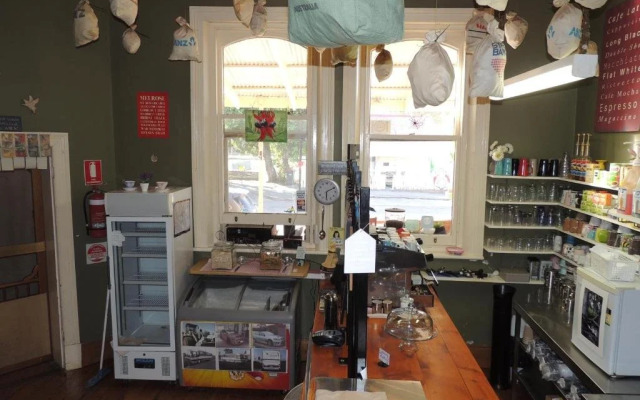 Wozza's B&B and Vault Cafe