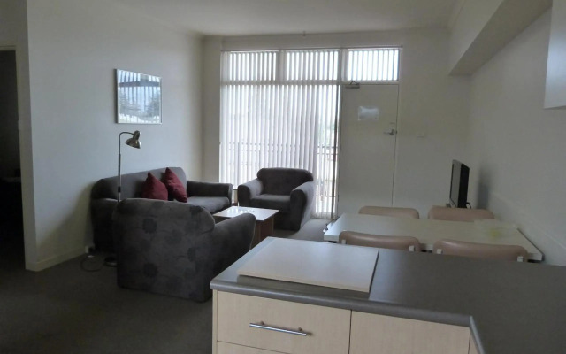 Glenelg Holiday Apartments