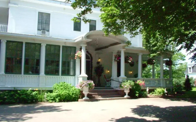 Marshlands Inn