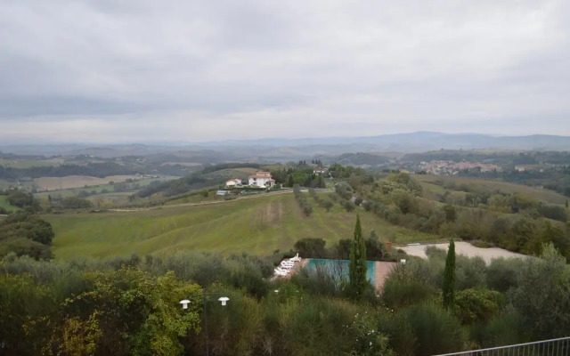 Apartment With Private Garden in Tuscany