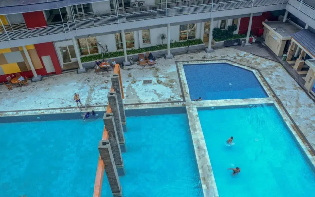 Apt 1 BR Gardenia Boulevard w Swim Pool