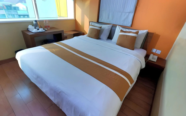 World Hotel – Guest Rooms – Jakarta