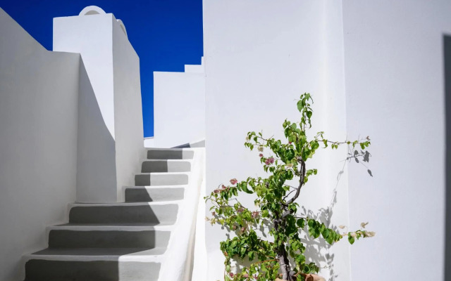 Pantelia Suites
