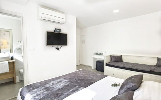 Boutique Rooms - With Pool - 3 - R103