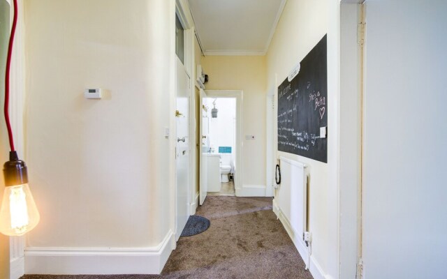 Perfectly Situated Glasgow 2 Bed Apartment
