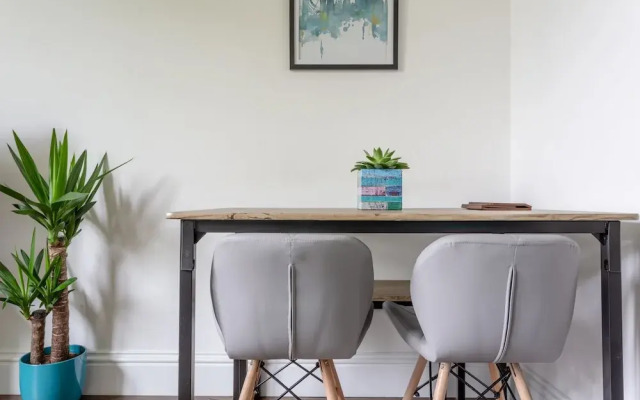Stylish 2 Bedroom Flat With Views of The Shard