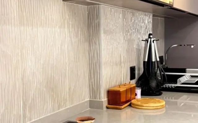 Elite Luxury Suites at Diamond in City