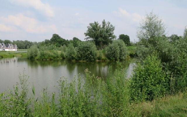 Cosy Apartment by the Lake
