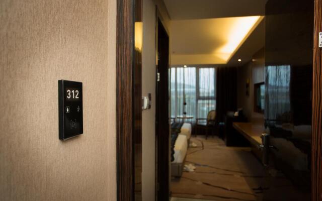 Lotus Blu Hotel