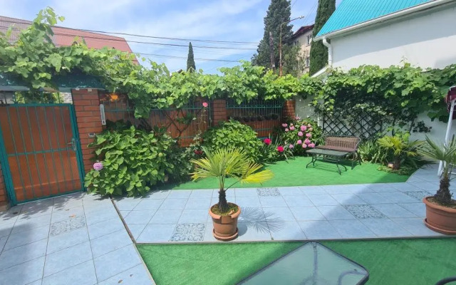 Uyut Guest House