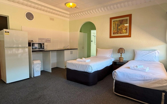 Lakeside Motel Waterfront – Guest Rooms – Lakes Entrance