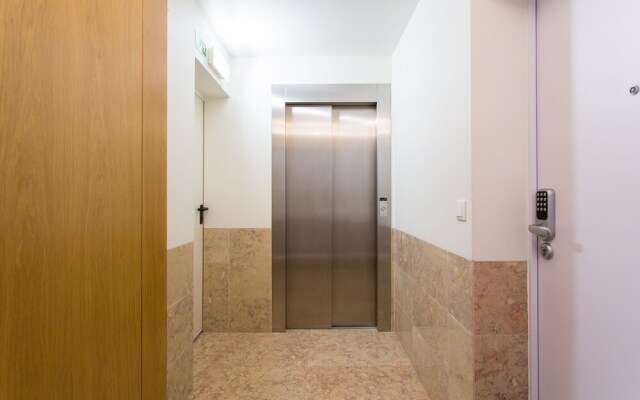 JOIVY Chic 1-bed flat, moments to Rato subway