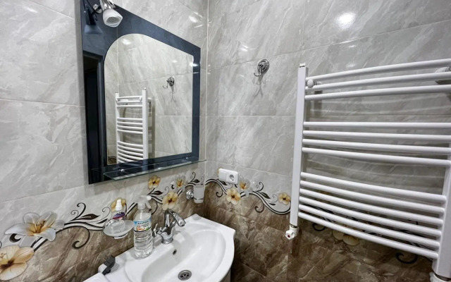 Modern Elegant Renovated Apartment, New Building, Chekhov stree