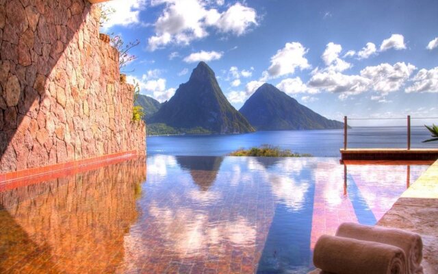 Jade Mountain Resort