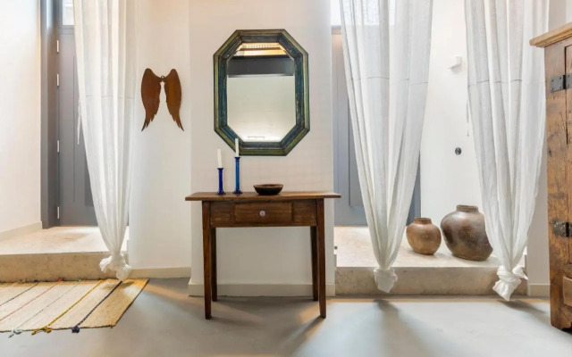 Majestic Apartment W/ Patio by LovelyStay