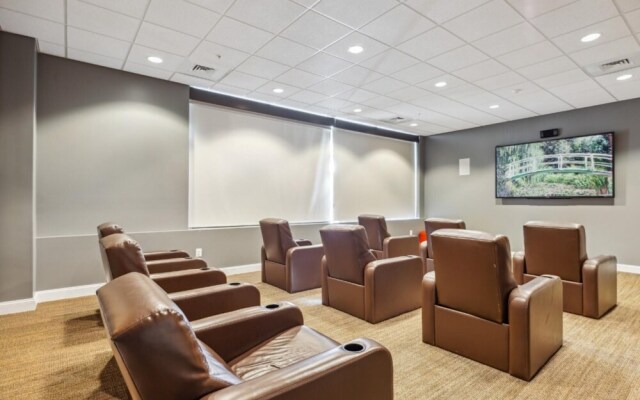 Stylish 1 BR Apartment w Movie Theater