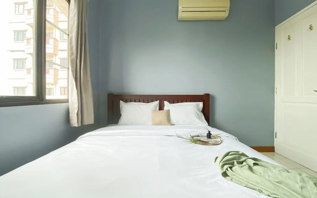 Spacious And Comfy 3Br At Puri Garden Apartment