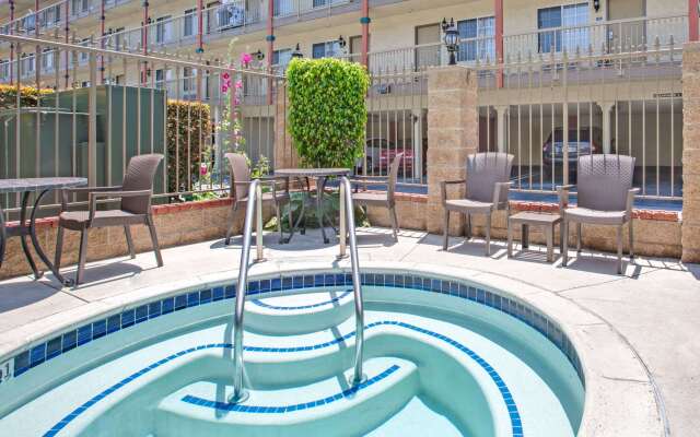 Days Inn by Wyndham Los Angeles LAX/Redondo/Manhattan Beach