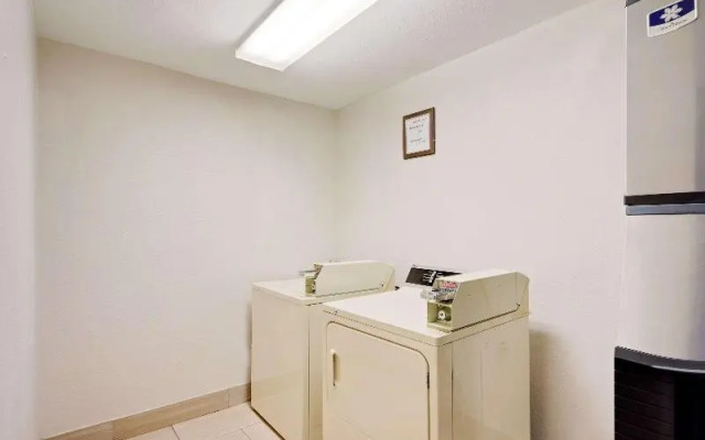 Super 8 By Wyndham Lexington Winchester Rd