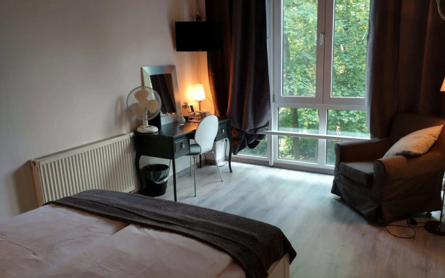 MIDI Inn - Parkhotel Mitte