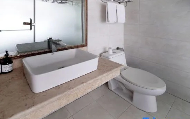 Jinglong International Hotel – Bathroom – Zhuzhou