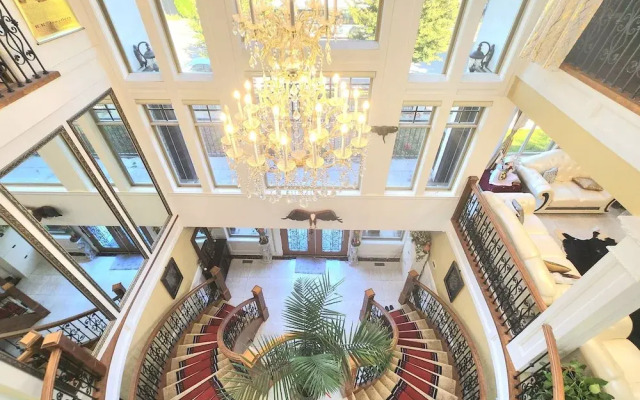 Empress Palace Hotel