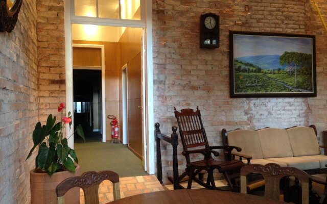 Central Palace Hotel