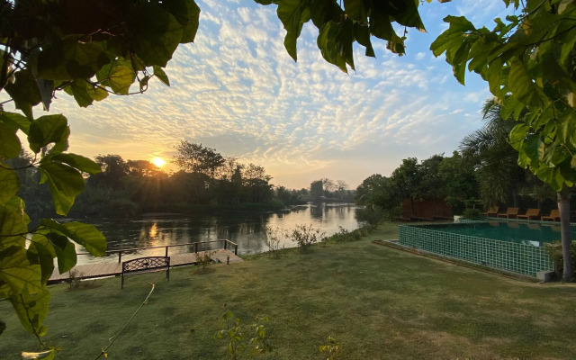 Ruenmaihom Riverside Cottage