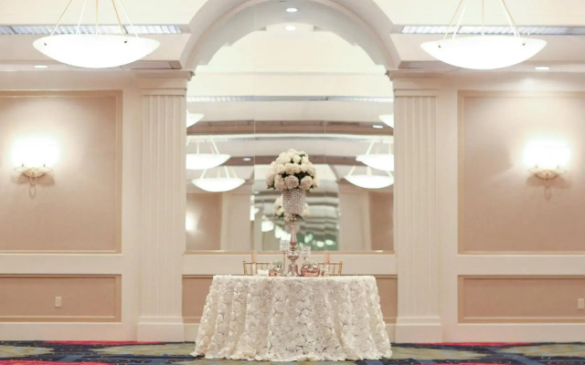Crowne Plaza Virginia Beach Town Center by IHG