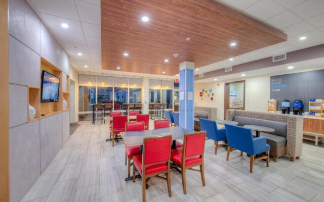 Holiday Inn Express & Suites Remington by IHG