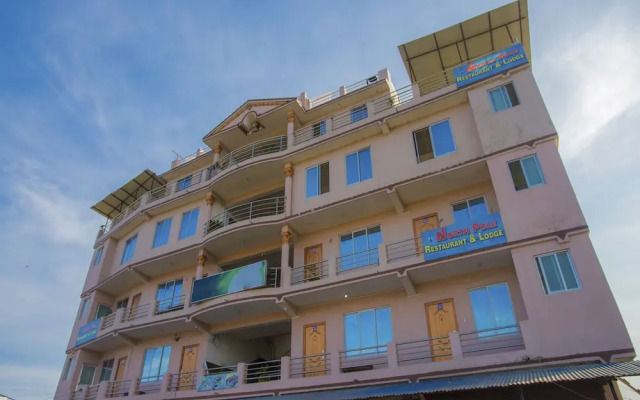 OYO 247 Hotel North Pole Inn