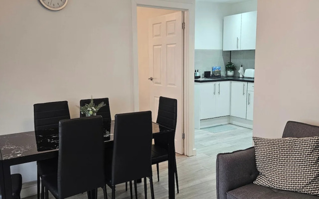 Modern 2-bedroom Apartment, Near Central London