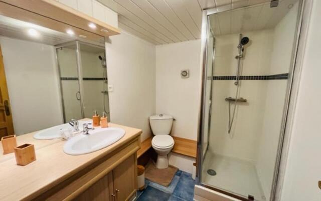 Nice 130m With Terrace Garden In Vannes