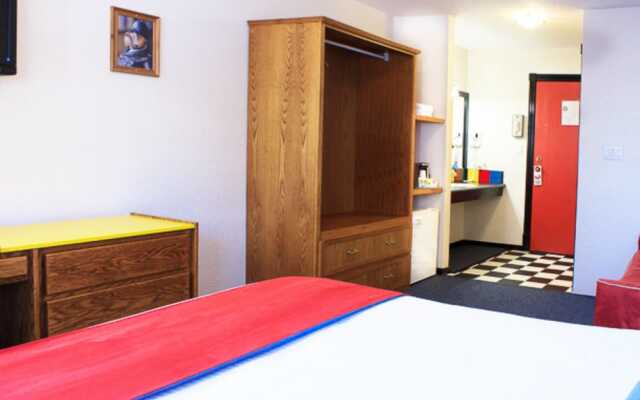 The Bulldog Hotel Silver Star