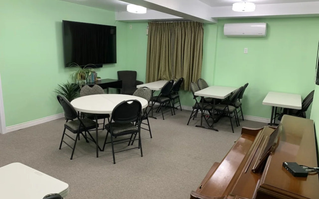 Midtown Motel & Suites