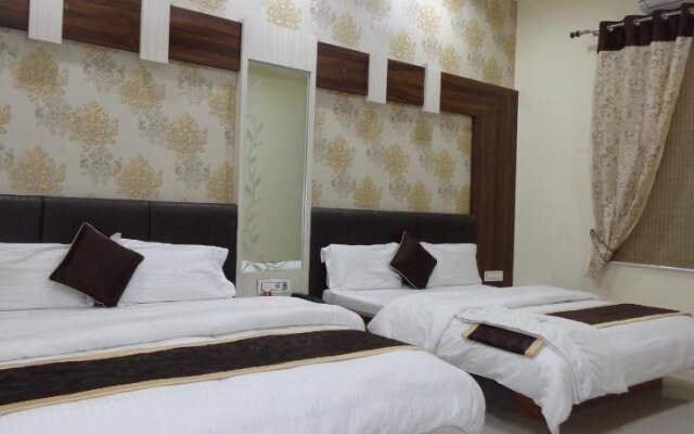 Hotel Prakshi Palace