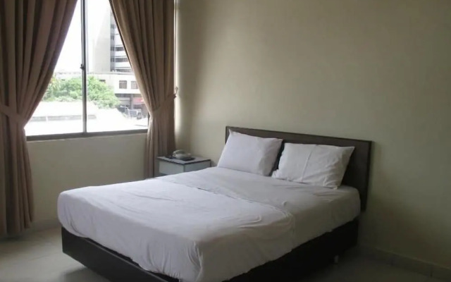 Dragon & Phoenix Hotel