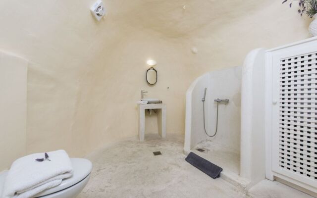 White Cave Villa By Caldera Houses