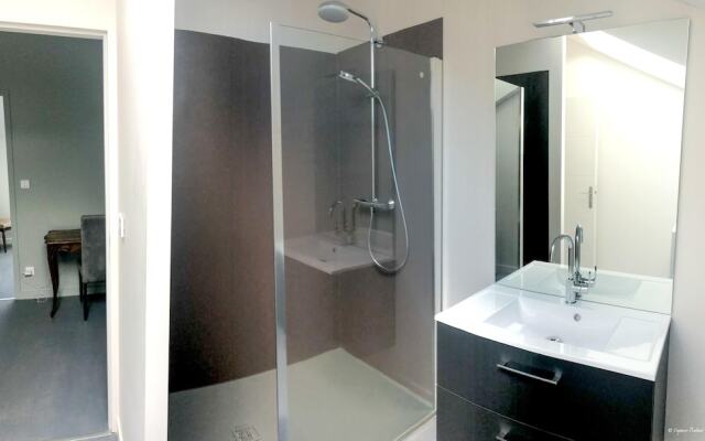 Villa With 5 Bedrooms in Panissières, With Indoor Pool, Enclosed Garden and Wifi - 56 km From the Slopes