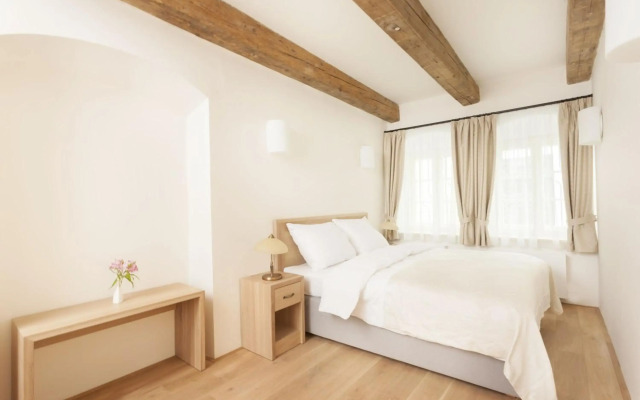Hotel At the White Lily