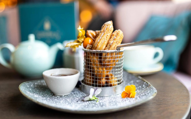 DoubleTree by Hilton London Victoria