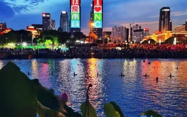 FUNGEE High-Rise River View Hotel (Honggutan, Jiangxi Provincial Museum, Nanchang)